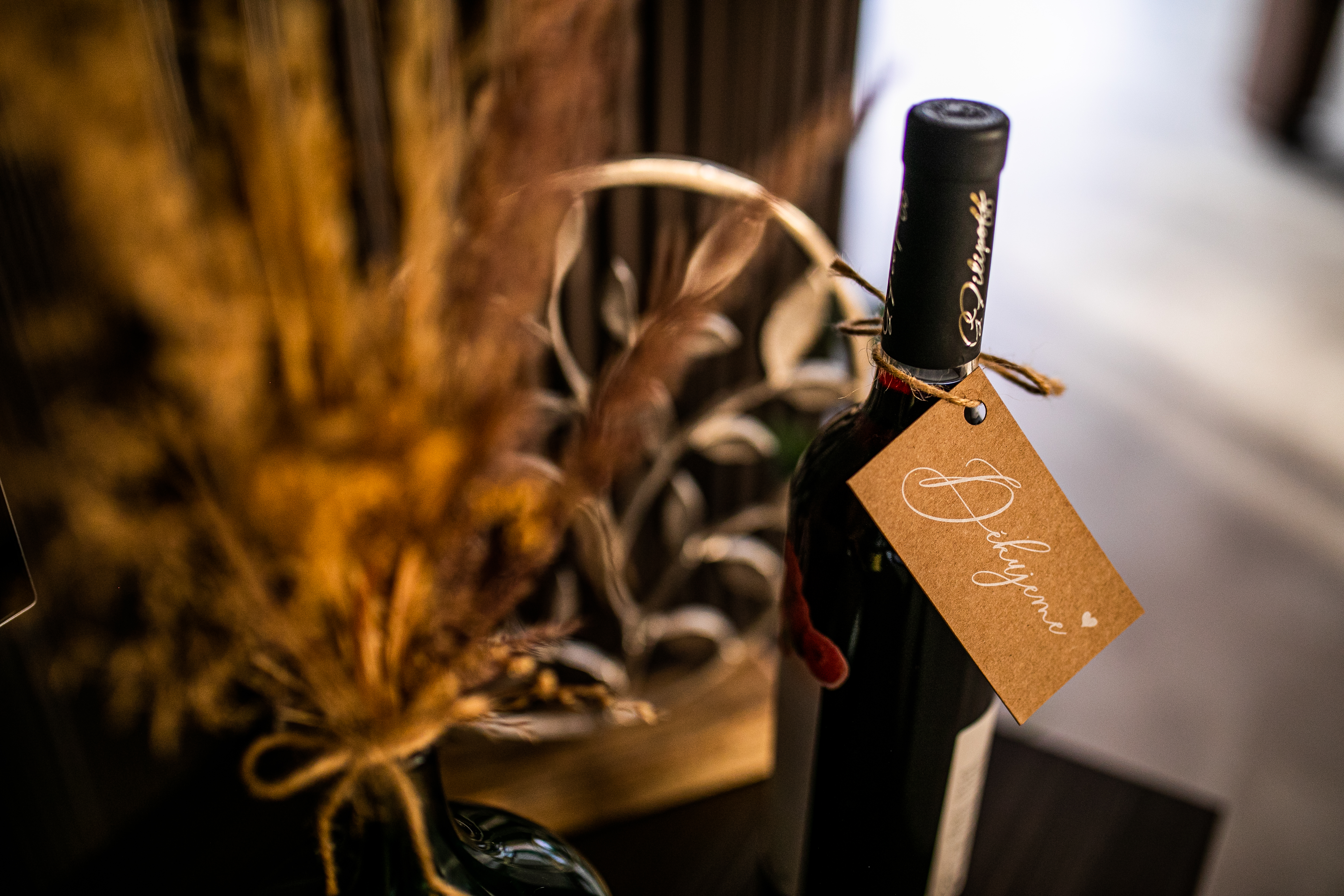 Detail struktury přírodního kraftového papíru